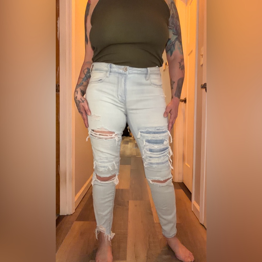 American Eagle Ripped Light Wash Skinny Jeans